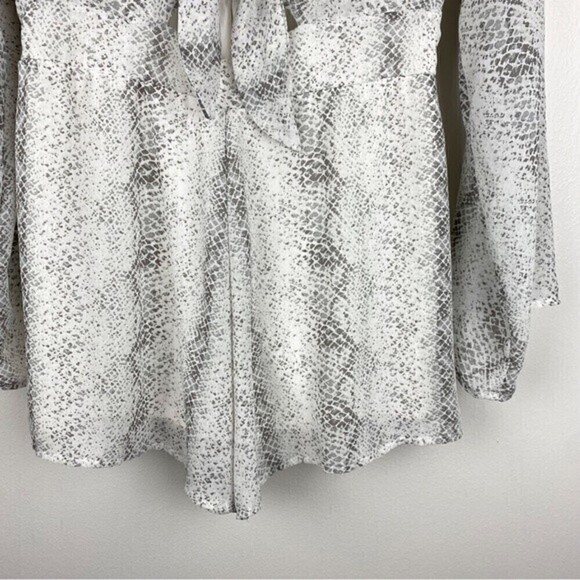 Altar'd State Front Tie Long Sleeve Snakeskin Print Romper Gray Size M - Picture 5 of 10